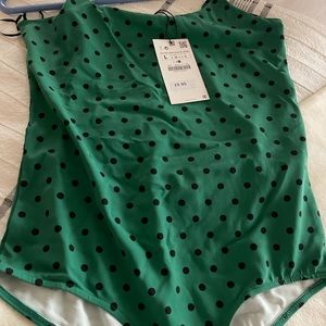 Zara body suit L green with black dots